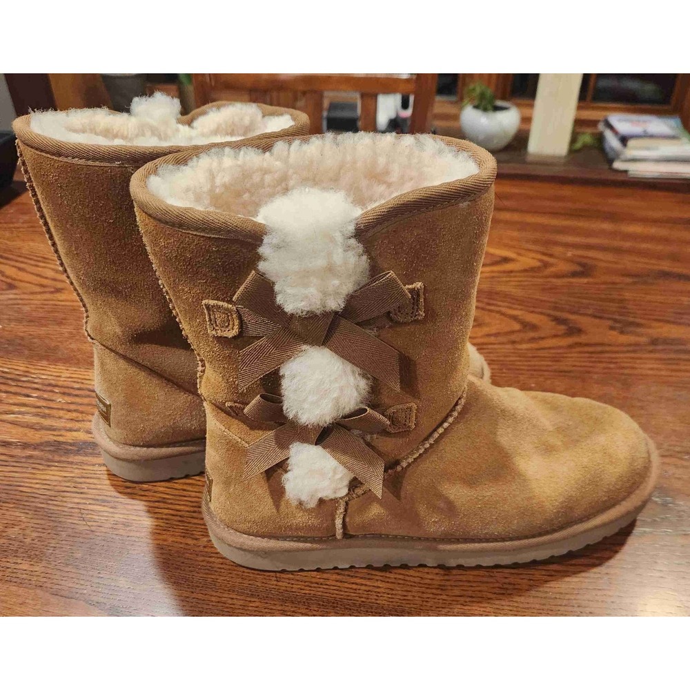 Koolaburra by UGG Victoria Boot Women Size 7 Chestnut Suede Bow Faux Fur Trim